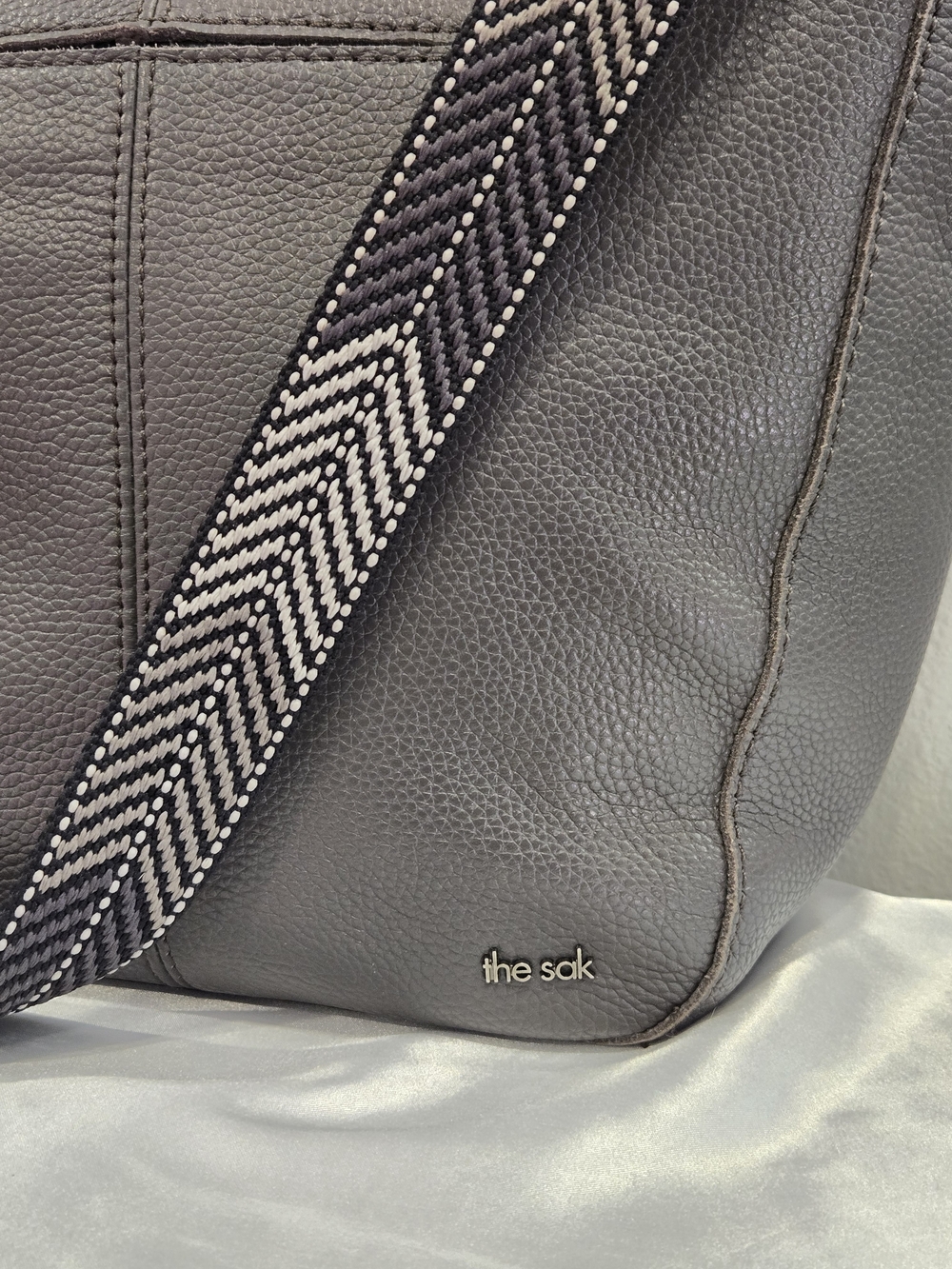 The Sak Lucia Gray Pebbled Leather Satchel with Woven Strap EUC - Picture 10 of 16